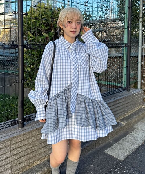 CIAOPANIC(チャオパニック)の「ネクタイ付きティアードチュニックシャツワンピース(シャツ/ブラウス・レディース・ブルー/サックスブルー/イエロー/グリーン/ホワイト/ピンク/ベージュ・ONE SIZE)」の4枚目の写真