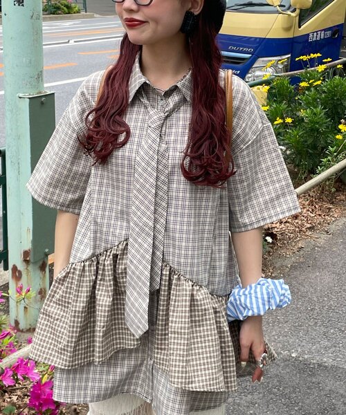 CIAOPANIC（チャオパニック）の「【長袖/半袖展開】ネクタイ付きティアードチュニックシャツワンピース（シャツ/ブラウス・レディース・ブルー/サックスブルー/イエロー/グリーン/ホワイト/ピンク/ベージュ/グレー/ベージュ系その他/ブラック・ONE SIZE/0）」の16枚目の写真