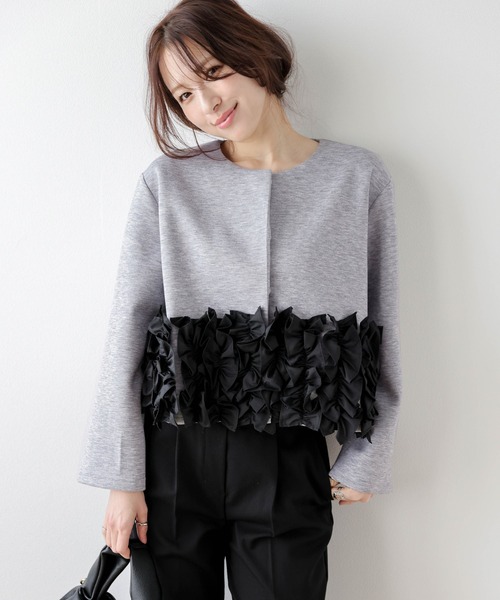 AMELY(エミリー)の「フリルヘム ノーカラージャケット(ノーカラージャケット・レディース・ブラック/グレー/ベージュ・フリー)」の2枚目の写真
