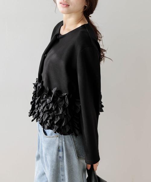AMELY(エミリー)の「フリルヘム ノーカラージャケット(ノーカラージャケット・レディース・ブラック/グレー/ベージュ・フリー)」の5枚目の写真