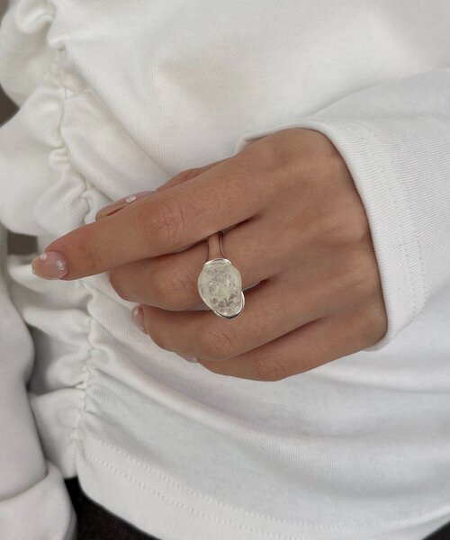 CAPRICIEUX LE'MAGE（カプリシューレマージュ）の「〈GOLDY/ゴールディ〉ニュアンスクリアリング（ネックレス・レディース・シルバー/ゴールド・FREE）」の3枚目の写真