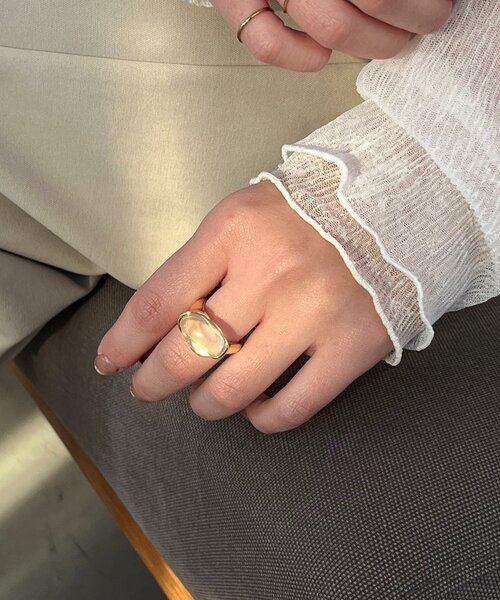 CAPRICIEUX LE'MAGE（カプリシューレマージュ）の「〈GOLDY/ゴールディ〉ニュアンスクリアリング（ネックレス・レディース・シルバー/ゴールド・FREE）」の5枚目の写真