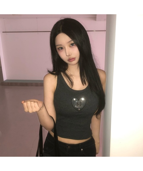 MUCENT（ムセント）の「ディオンメタルロゴハートパッチスリーブレスナシ（4カラー）（Tシャツ/カットソー・レディース・ブラック/ホワイト/ライトグレー/チャコールグレー・FREE）」の3枚目の写真