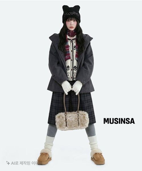 AMESWORLDWIDE（アメスワールドワイド）の「AMES FUR SHOULDER BAG IVORY（ショルダーバッグ・レディース・その他・FREE）」の6枚目の写真