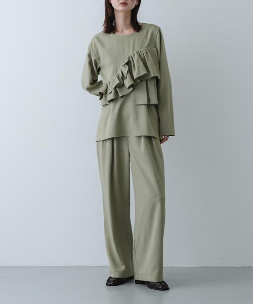 SENSE OF PLACE by URBAN RESEARCH（センスオブプレイスバイアーバンリサーチ）の「フリルトップパンツセットアップ（スラックス・レディース・ベージュ/ブラック/チャコールグレー・SMALL/MEDIUM）」の3枚目の写真