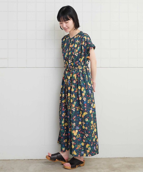 l'atelier du savon(アトリエドサボン)の「夏のフルーツプリント フレンチギャザーワンピース(ワンピース・レディース・ネイビー/ホワイト・FREE)」の6枚目の写真