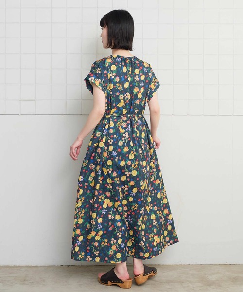 l'atelier du savon(アトリエドサボン)の「夏のフルーツプリント フレンチギャザーワンピース(ワンピース・レディース・ネイビー/ホワイト・FREE)」の7枚目の写真