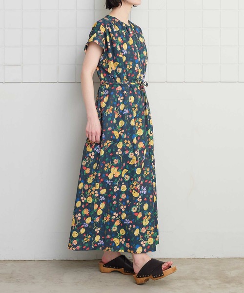 l'atelier du savon(アトリエドサボン)の「夏のフルーツプリント フレンチギャザーワンピース(ワンピース・レディース・ネイビー/ホワイト・FREE)」の8枚目の写真