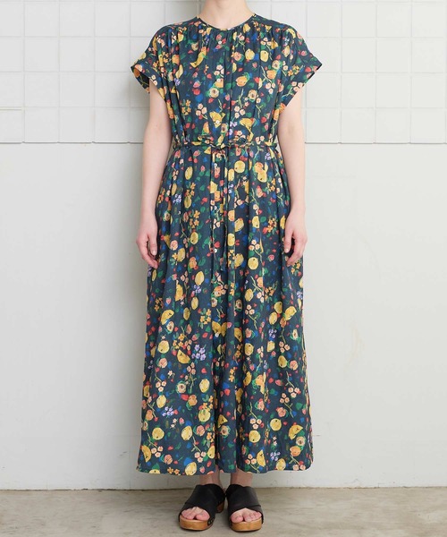 l'atelier du savon(アトリエドサボン)の「夏のフルーツプリント フレンチギャザーワンピース(ワンピース・レディース・ネイビー/ホワイト・FREE)」の16枚目の写真