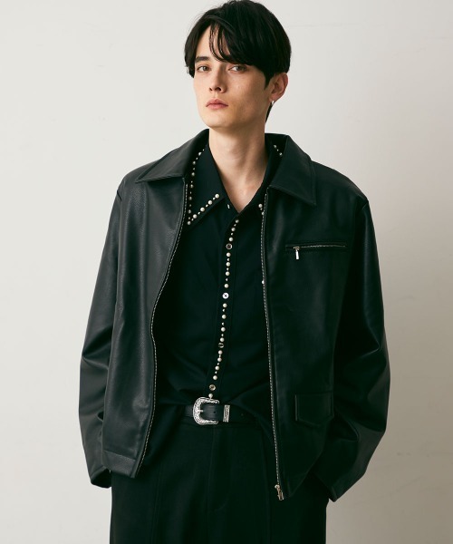 Shoowtime(ショウタイム)の「Cropped Synthetic leather Jacket / クロップド丈合成皮革ブルゾン(ブルゾン・メンズ・ブラック・MEDIUM/LARGE/X-LARGE)」の2枚目の写真
