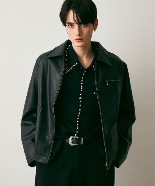 Shoowtime(ショウタイム)の「Cropped Synthetic leather Jacket / クロップド丈合成皮革ブルゾン(ブルゾン・メンズ・ブラック・MEDIUM/LARGE/X-LARGE)」の3枚目の写真