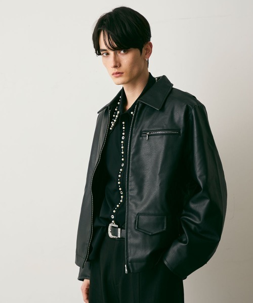 Shoowtime(ショウタイム)の「Cropped Synthetic leather Jacket / クロップド丈合成皮革ブルゾン(ブルゾン・メンズ・ブラック・MEDIUM/LARGE/X-LARGE)」の4枚目の写真
