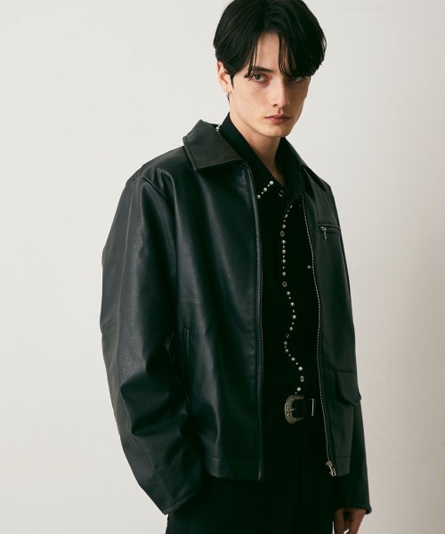 Shoowtime(ショウタイム)の「Cropped Synthetic leather Jacket / クロップド丈合成皮革ブルゾン(ブルゾン・メンズ・ブラック・MEDIUM/LARGE/X-LARGE)」の5枚目の写真