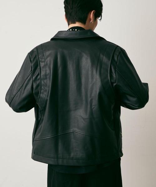 Shoowtime(ショウタイム)の「Cropped Synthetic leather Jacket / クロップド丈合成皮革ブルゾン(ブルゾン・メンズ・ブラック・MEDIUM/LARGE/X-LARGE)」の8枚目の写真