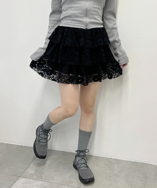 PHILLY(フィリー)の「3段レースティアードミニスカート(スカート・レディース・ホワイト/ブラック・FREE)」の4枚目の写真