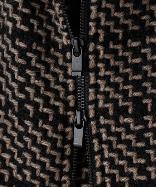 MEN'S BIGI(メンズビギ)の「《John Braniganコラボ》スタンドカラーニットブルゾン(ブルゾン・メンズ・ブラック/ブラウン・02/03)」の11枚目の写真