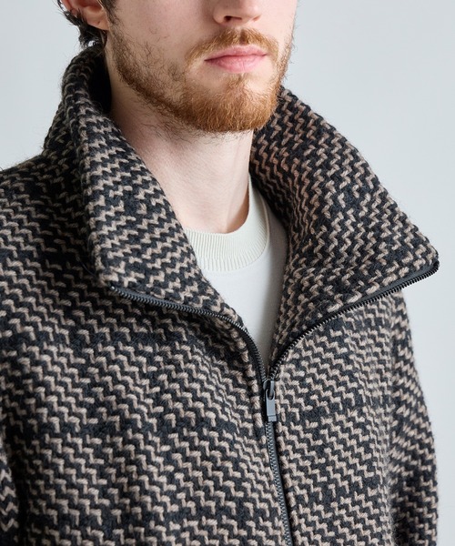 MEN'S BIGI(メンズビギ)の「《John Braniganコラボ》スタンドカラーニットブルゾン(ブルゾン・メンズ・ブラック/ブラウン・02/03)」の5枚目の写真