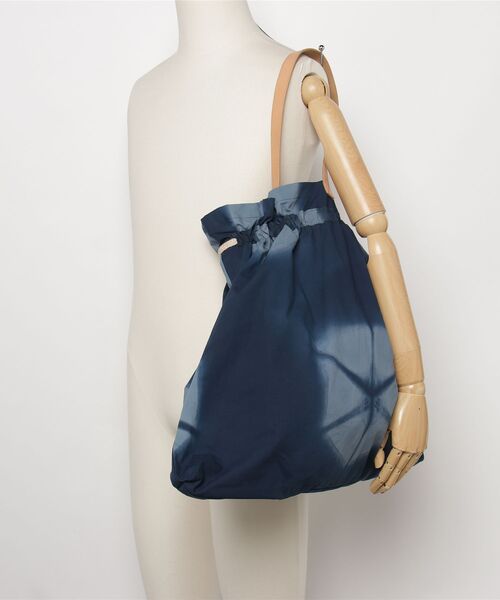ohta（オータ）の「【ohta】 shibori bag（トートバッグ・メンズ・ブルー・FREE）」の5枚目の写真