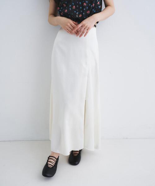 CODE A(コードエー)の「satin slit flare skirt(スカート・レディース・ホワイト/ブラック/ライトグレー・36/38)」の2枚目の写真