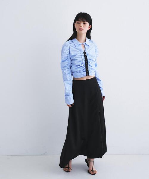 CODE A(コードエー)の「satin slit flare skirt(スカート・レディース・ホワイト/ブラック/ライトグレー・36/38)」の4枚目の写真