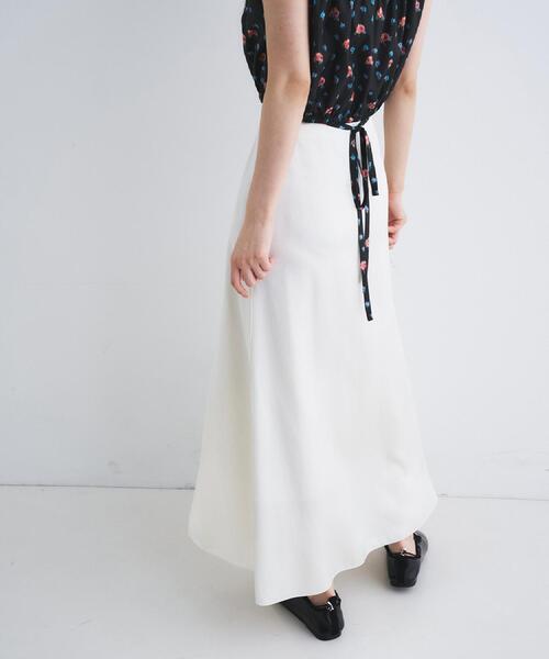 CODE A(コードエー)の「satin slit flare skirt(スカート・レディース・ホワイト/ブラック/ライトグレー・36/38)」の14枚目の写真