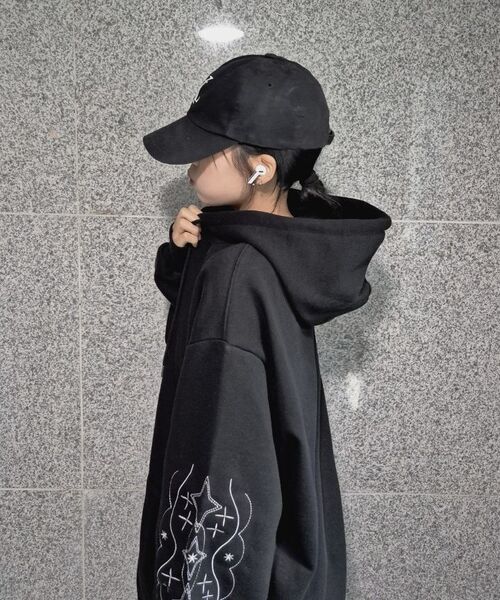 GAKKAI UNIONS(ガッカイユニオンズ)の「スターロイト刺繍フードティー ブラック(パーカー・レディース・その他・SMALL/MEDIUM/LARGE/X-LARGE)」の2枚目の写真