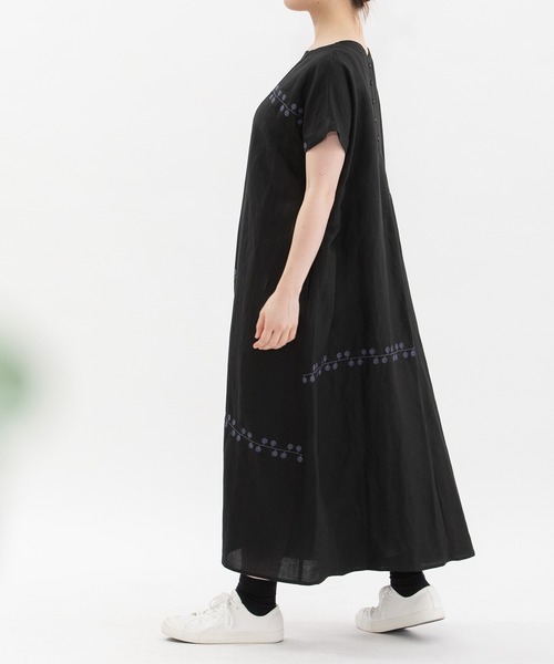 nop de nod(ノップドゥノッド)の「リネンレーヨンライン刺繍2wayワンピース(ワンピース・レディース・ブラック/ネイビー/ライトブルー・3)」の20枚目の写真