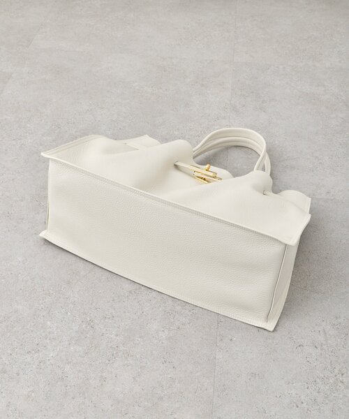 La boutique BonBon（ラブティックボンボン）の「【ヴィオラドーロ】イタリアンWフェイス型押しレザートートL（トートバッグ・レディース・ライトグレー/グレー系その他・FREE）」の6枚目の写真