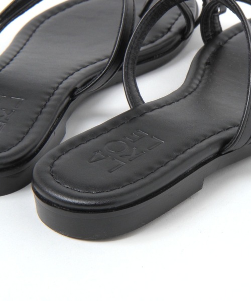 LAKOLE(ラコレ)の「サムリングフラットサンダル / 658029(サンダル・レディース・ブラウン/ブラック・MEDIUM/LARGE)」の8枚目の写真