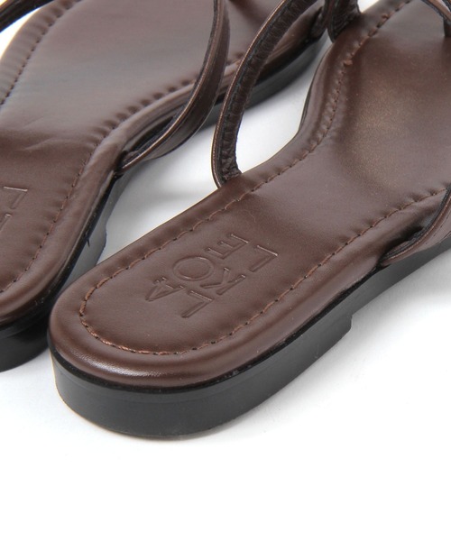 LAKOLE(ラコレ)の「サムリングフラットサンダル / 658029(サンダル・レディース・ブラウン/ブラック・MEDIUM/LARGE)」の11枚目の写真