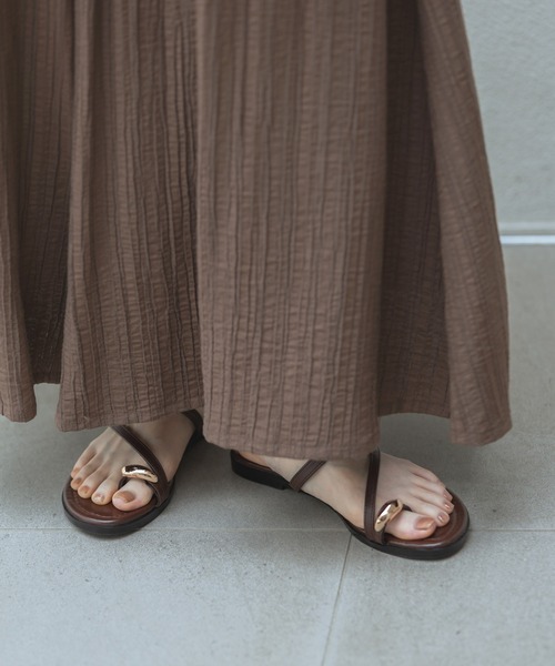 LAKOLE(ラコレ)の「サムリングフラットサンダル / 658029(サンダル・レディース・ブラウン/ブラック・MEDIUM/LARGE)」の21枚目の写真