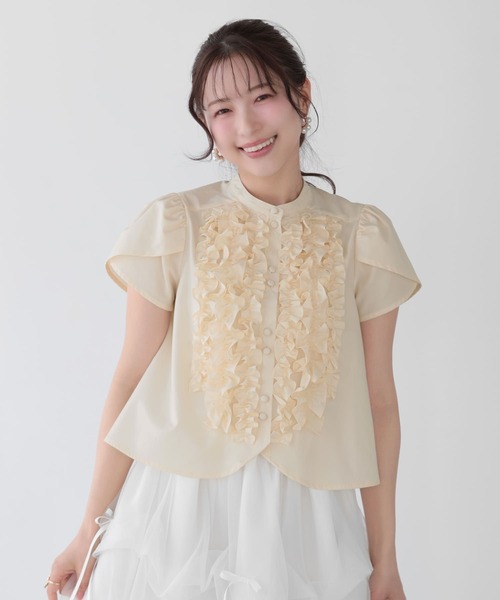 Fit more(フィットモア)の「ドットフリルチューリップスリーブショート丈ブラウス(シャツ/ブラウス・レディース・ホワイト/クリーム/コーラル・FREE)」の3枚目の写真