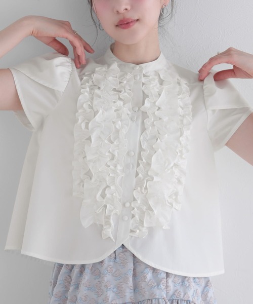 Fit more(フィットモア)の「ドットフリルチューリップスリーブショート丈ブラウス(シャツ/ブラウス・レディース・ホワイト/クリーム/コーラル・FREE)」の4枚目の写真