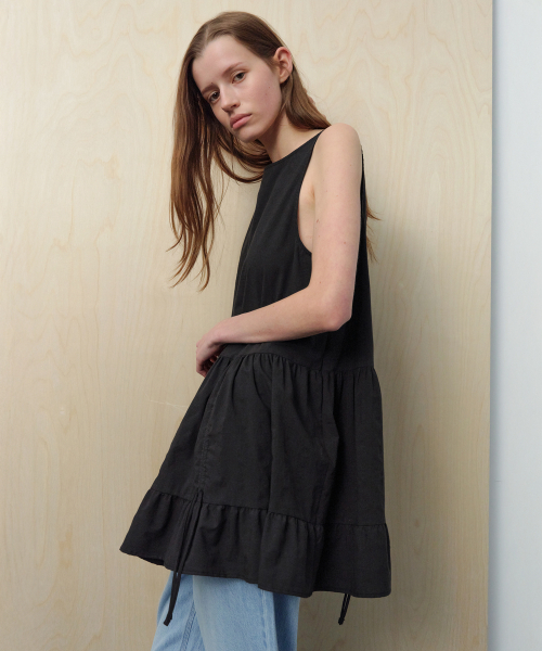 LEVAR(レバー)の「Low Tiered Sleeveless Dress - Black(ワンピース・レディース・その他・FREE)」の3枚目の写真