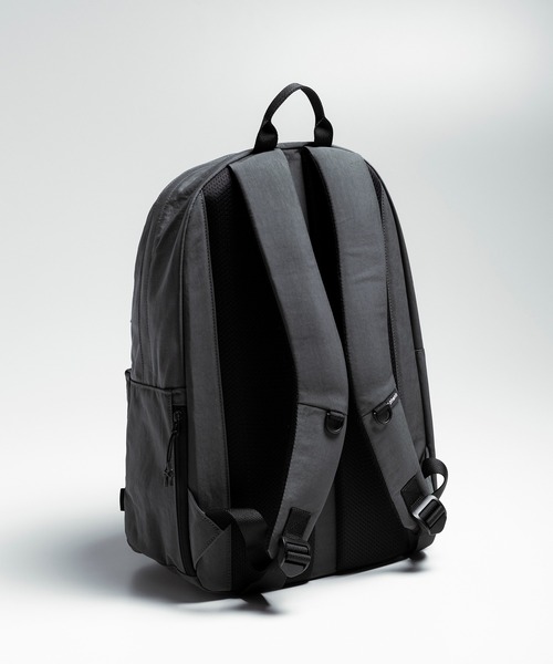 +phenix(プラスフェニックス)の「+phenix(プラスフェニックス)SWIFT BACKPACK / スウィフト バックパック(バックパック/リュック・メンズ・グレー/ブラック・ONE SIZE)」の6枚目の写真