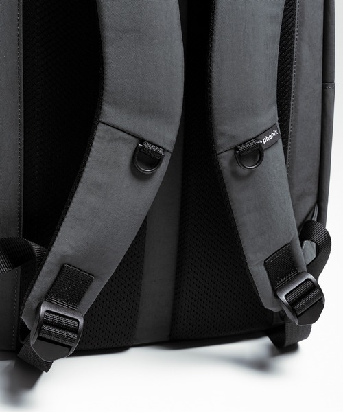 +phenix(プラスフェニックス)の「+phenix(プラスフェニックス)SWIFT BACKPACK / スウィフト バックパック(バックパック/リュック・メンズ・グレー/ブラック・ONE SIZE)」の11枚目の写真