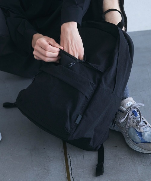 +phenix(プラスフェニックス)の「+phenix(プラスフェニックス)SWIFT BACKPACK / スウィフト バックパック(バックパック/リュック・メンズ・グレー/ブラック・ONE SIZE)」の16枚目の写真