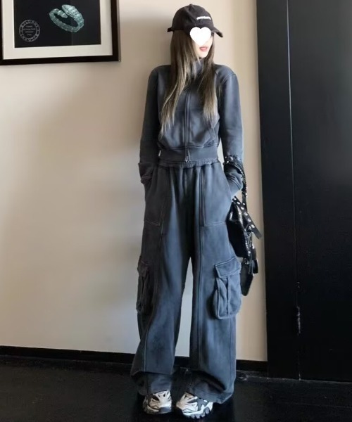 DEVICE（デバイス）の「【セットアップ】ジップアップパーカー＆カーゴ スウェットパンツ（セットアップ・レディース・ダークグレー/ブラウン・FREE）」の4枚目の写真