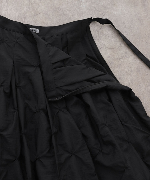 VERMEIL par iena（ヴェルメイユパーイエナ）の「TanC TOKYO タンクトウキョウ Embroidery Over スカート TC26A-048（スカート・レディース・ブラック・FREE）」の7枚目の写真