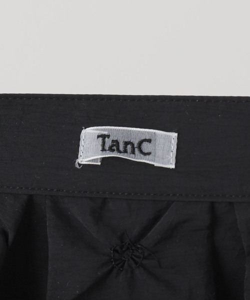 VERMEIL par iena（ヴェルメイユパーイエナ）の「TanC TOKYO タンクトウキョウ Embroidery Over スカート TC26A-048（スカート・レディース・ブラック・FREE）」の4枚目の写真