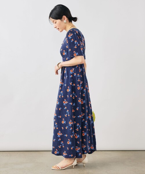NOLLEY’S(ノーリーズ)の「ウォッシャブルスカーレット柄ワンピース(ワンピース・レディース・ブルー系その他6・38/36)」の3枚目の写真