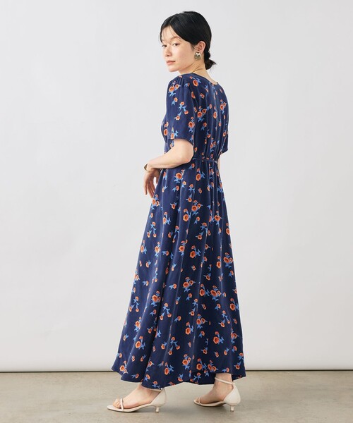 NOLLEY’S(ノーリーズ)の「ウォッシャブルスカーレット柄ワンピース(ワンピース・レディース・ブルー系その他6・38/36)」の5枚目の写真