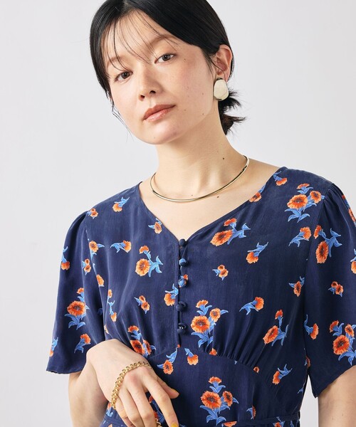 NOLLEY’S(ノーリーズ)の「ウォッシャブルスカーレット柄ワンピース(ワンピース・レディース・ブルー系その他6・38/36)」の9枚目の写真