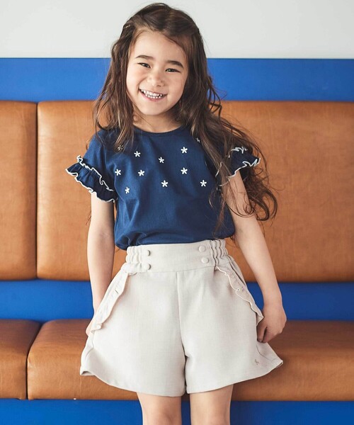 BeBe（ベベ）の「リネン調キャンバスポケットフリルショートパンツ（その他パンツ・キッズ・ブルー/ベージュ・140cm/150cm/130cm/120cm/110cm）」の4枚目の写真