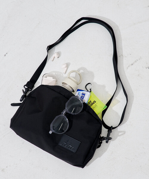 FREAK'S STORE(フリークスストア)の「GREGORY × FREAK'S STORE/グレゴリー 別注 POACH SHOULDER LEATHER PATCH/別注 ポーチショルダーレザーパッチ(ショルダーバッグ・レディース・ブラック/ベージュ・ONE SIZE)」の8枚目の写真