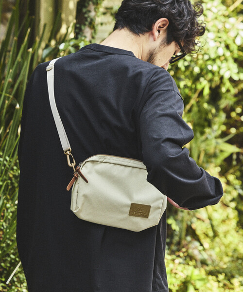 FREAK'S STORE(フリークスストア)の「GREGORY × FREAK'S STORE/グレゴリー 別注 POACH SHOULDER LEATHER PATCH/別注 ポーチショルダーレザーパッチ(ショルダーバッグ・レディース・ブラック/ベージュ・ONE SIZE)」の10枚目の写真