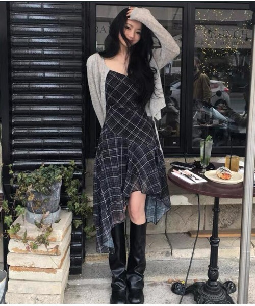 semplice(センプリチェ)の「チェック柄 キャミソール アンバランス ヘム ワンピース タイト(ワンピース・レディース・レッド/ブルー・F)」の9枚目の写真