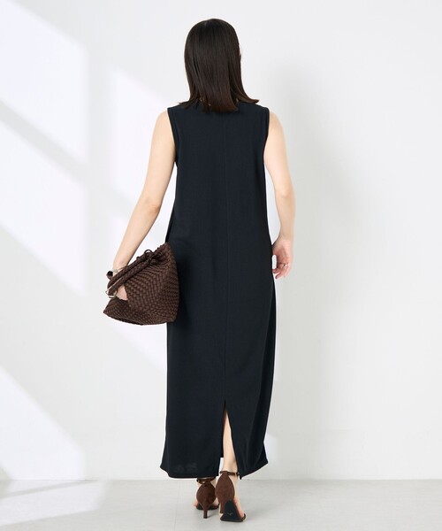 NOLLEY’S(ノーリーズ)の「《アンサンブル対応》ウォッシャブルイージーケアカノコノースリーブヘンリーネックワンピース(ワンピース・レディース・ブラック/チャコールグレー・2/1)」の6枚目の写真