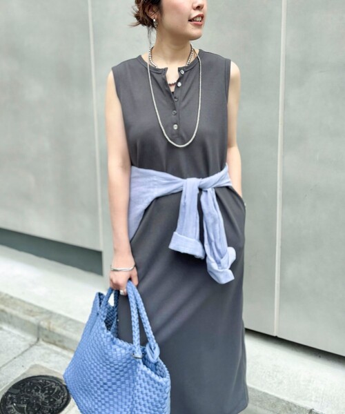 NOLLEY’S(ノーリーズ)の「《アンサンブル対応》ウォッシャブルイージーケアカノコノースリーブヘンリーネックワンピース(ワンピース・レディース・ブラック/チャコールグレー・2/1)」の11枚目の写真