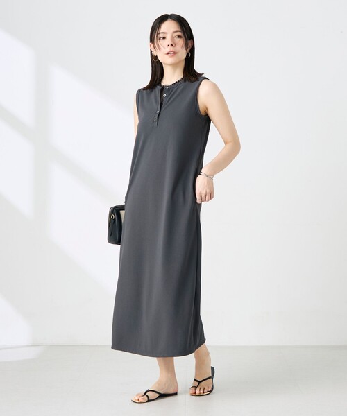 NOLLEY’S(ノーリーズ)の「《アンサンブル対応》ウォッシャブルイージーケアカノコノースリーブヘンリーネックワンピース(ワンピース・レディース・ブラック/チャコールグレー・2/1)」の13枚目の写真